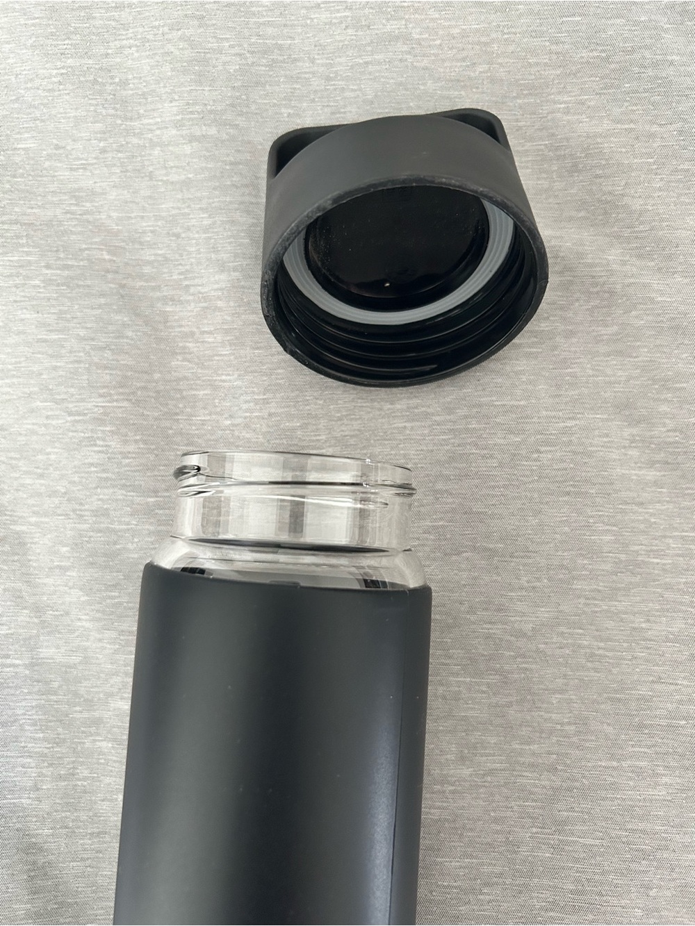 Brand New Peloton Black Glass Water Bottle with Nonslip Silicon Sleeve in a Box - Picture 5 of 6
